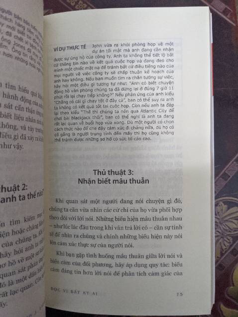 Bìa sách in màu rất rõ ràng, chất lượng giấy in tuyệt vời. Đáng đồng tiền bát gạo