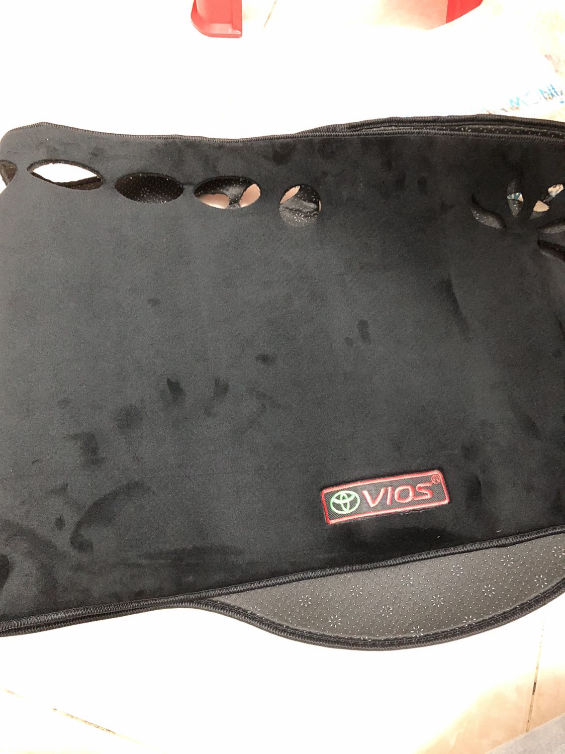 Sản phẩm mỏng nhẹ nhìn chất liệu rất dỏm, không nên mua, không xứng đáng với giá 250k. Đúng là mua phí cả tiền