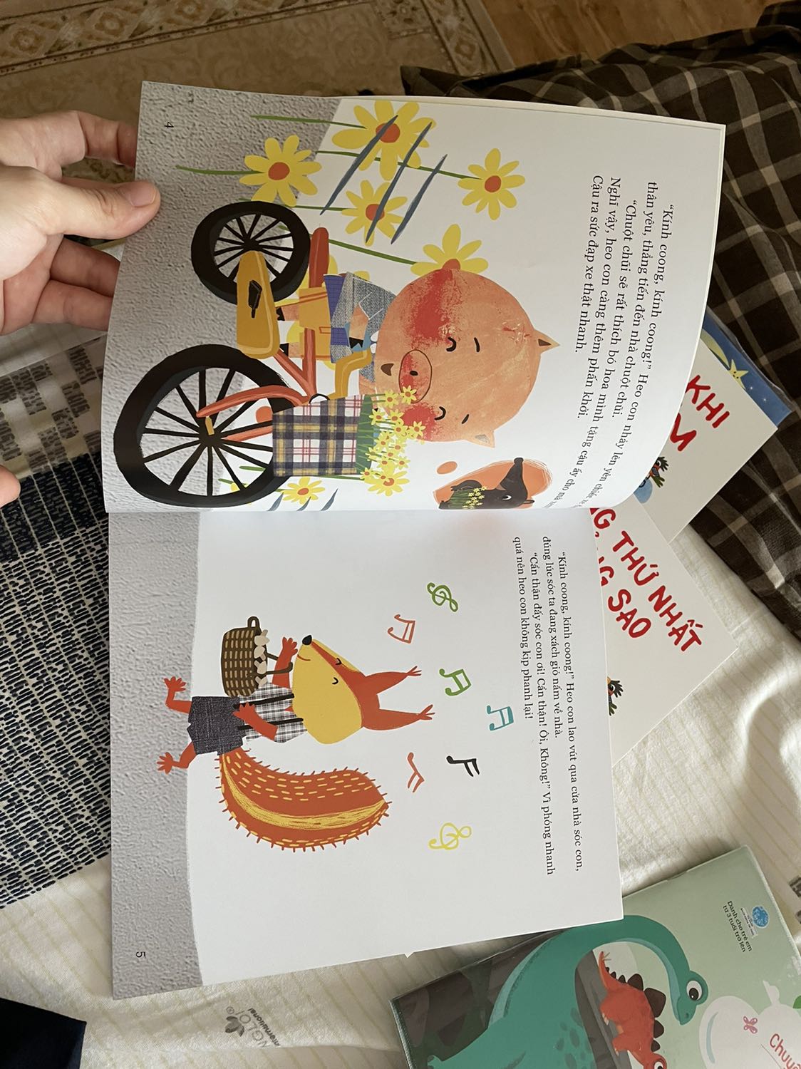 Mình mới mua về một loạt cho con, rất bổ ích và đáng iu nhé mọi người. Bé 3tuổi của mình rất thích