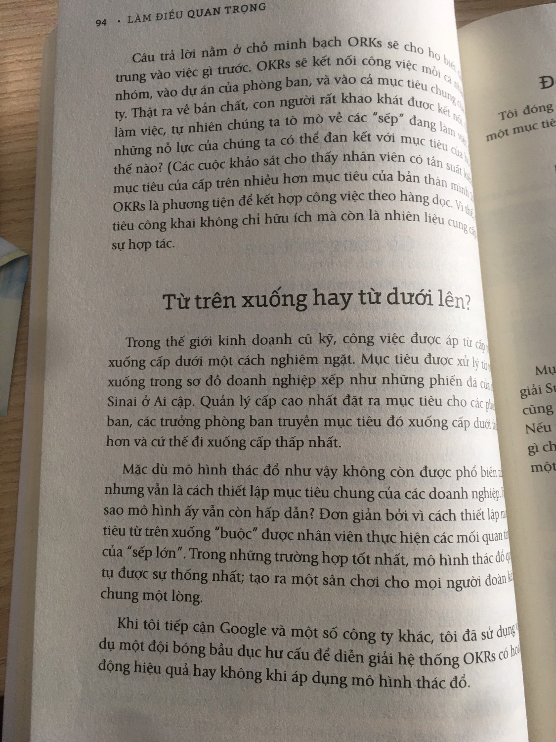 Đây là quan điểm cá nhân của mình. Có nhiều phong cách dịch khác nhau nhưng hi vọng dịch giả sử dụng cách dịch sát nghĩa và tôn trọng nguyên tác của cuốn sách được gọi là kinh thánh của "OKRs" này! Sách bản việt nhiều đoạn được dịch theo ý của dịch giả, thậm chí là những đề mục in đậm.
Vd: The Same *** dịch là Gà cùng một mẹ.
The Grand Cascade dịch là Từ trên xuống hay từ dưới lên?
Thật sự nên mua sách gốc thì hơn!