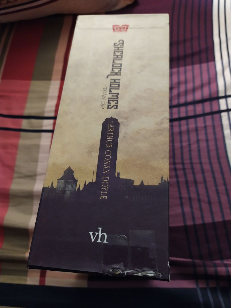 không biết có phải mua sách giảm giá mà tiki đẩy sách lỗi qua cho mình không.Mình mua khá nhiều sách ở Tiki nhưng đây là lần đầu tiên thất vọng thế này.Hộp sách và bìa sứt sẹo thì mình có thể bỏ qua.Nhưng sách bị bong gáy khi vừa mới dở ra đọc thì không thể chấp nhận nổi !
Mong bên Tiki sớm liên lạc để đổi giúp mình sách mới,dù là 1 tập lỗi thôi cũng được,vì mình rất yêu thích bộ truyện này và mục đích mua để sưu tầm nên không thể chấp nhận một quyển sách bị lỗi !