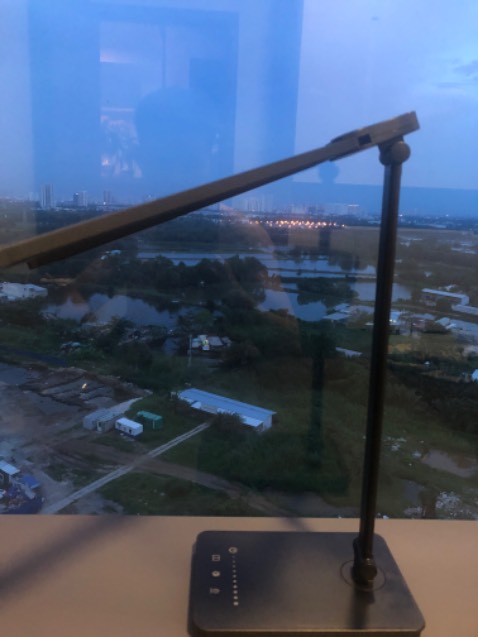 Thiết kế đẹp sử dụng ok lắm shop nếu có tính năng tích pin thì tuyệt vời