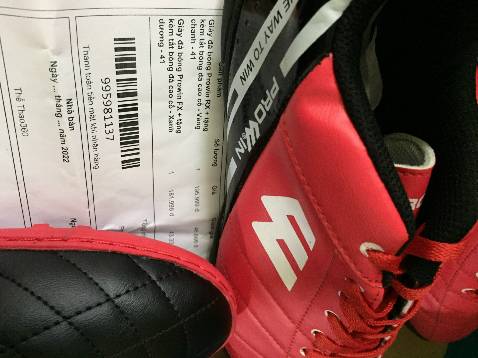 Giao sai màu cả hai sản phẩm, tôi đặt xanh dương và vàng chanh, nhận được màu đỏ và đen. Sản phẩm không chất lượng bằng các nhãn hàng khác có giá tương đương. Hàng đóng gói sơ sài. Tôi đánh giá 2* thôi nhưng khi để 2*, 3* thì bị ẩn mất nút gửi đánh giá, để 4* mới gửi được.