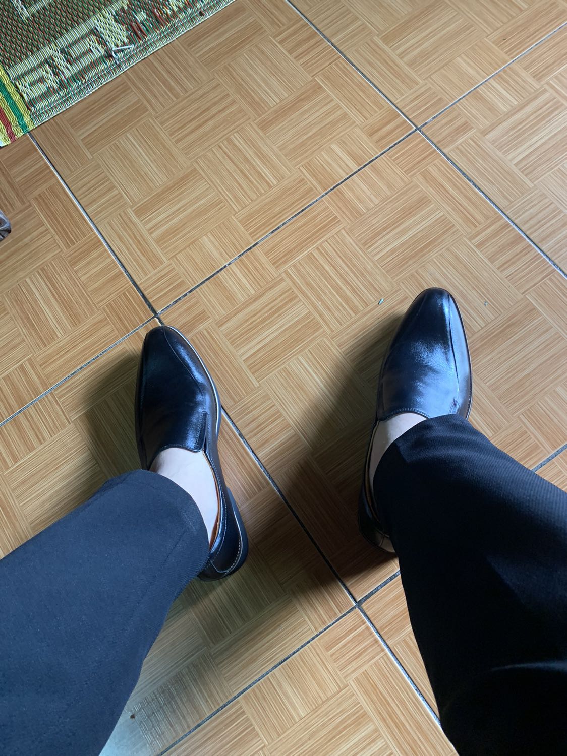 Đặt hôm 18 giao hôm 20. Bị rộng mất hơn size, đổi lại thì được nhân viên bên tiki support cực kì nhanh. Sáng nay 21/04 đã nhận được luôn đôi vừa size cực kì ưng ý. Cho shop 10đ chất lượng. Nhanh, đẹp, hỗ trợ cực tốt. Sẽ giới thiệu cho bạn bè, cả họ mua ủng hộ shop.