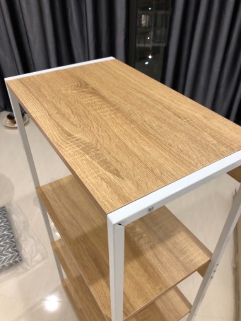 Kệ rất đẹp, tấm ván chắc chắn, vân gỗ nhìn rõ ràng rất sang, lắp hơi cực xíu nhưng có tờ hướng dẫn rất kĩ, giao hàng đúng mô tả. Chịu khó lắp xíu là ok nạ. Nên mua nhé mọi người 👍🏻👍🏻 Kệ rất đẹp, tấm ván chắc chắn, vân gỗ nhìn rõ ràng rất sang, lắp hơi cực xíu nhưng có tờ hướng dẫn rất kĩ, giao hàng đúng mô tả. Chịu khó lắp xíu là ok nạ. Nên mua nhé mọi người 👍🏻👍🏻