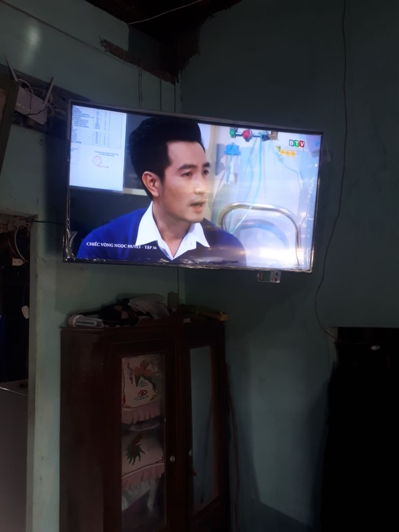 cho 5sao chất lượng tốt cho tivi 49 inch lắp vào không cần tới các thanh nối . mình thấy tốt trong tầm giá theo mình thấy 55 đến 65 inch cũng không vấn đề gì.  xoay chuyển dc vài hướng khi cần theo vị trí mình ngồi.