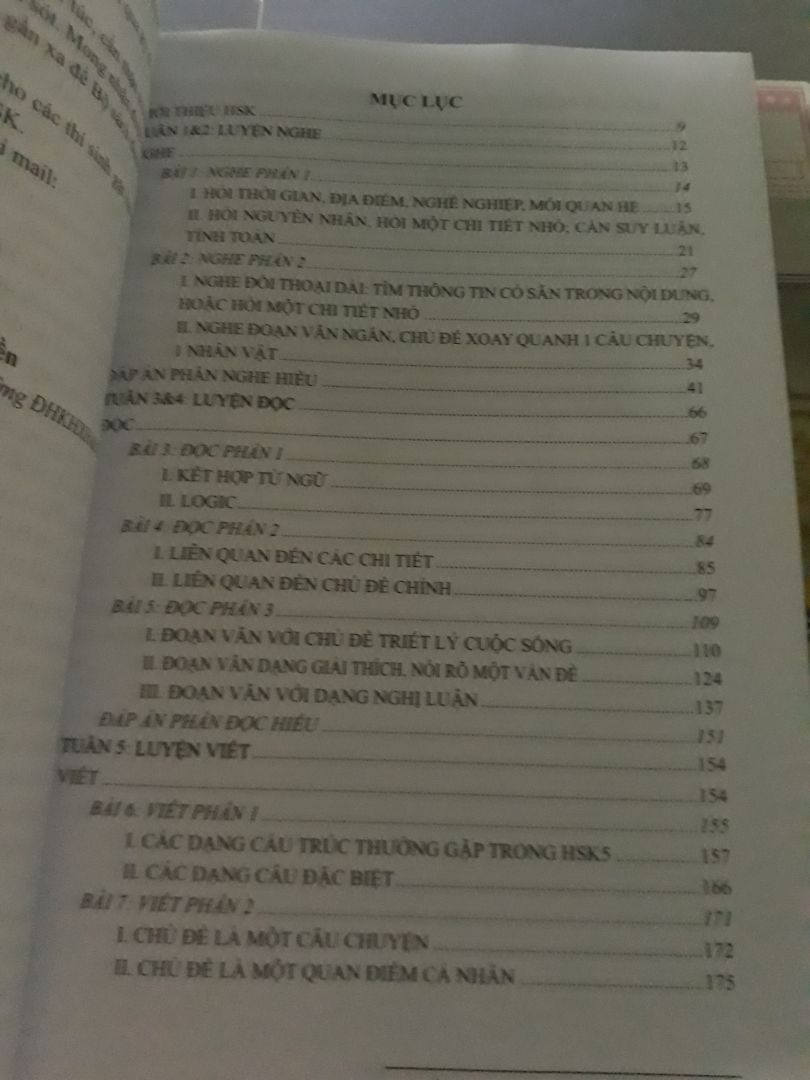 sách vừa, không dày lắm. Sách được bọc trong túi bóng cẩn thận. Lâu rồi mới thấy hóa đơn giấy của tiki