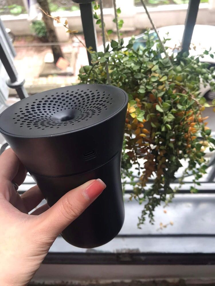 Hàng nhỏ vừa xinh để bàn làm việc, mà mang lên xe ô tô cũng được lun. Hàng hãng chuẩn nên hình thức mẫu mã thì đẹp còn chất lượng để sử dụng mới biết được. Tạm vote cho sốp 5 sao