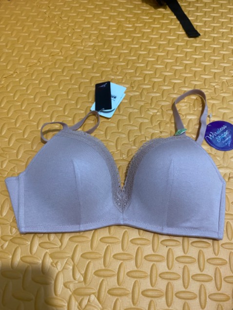 Hàng y hình, quả ngực to, mấy bạn ngức nhỏ nên cân nhắc