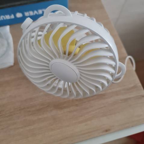 Sai màu sắc. Đặt hàng màu den, giao màu trắng.