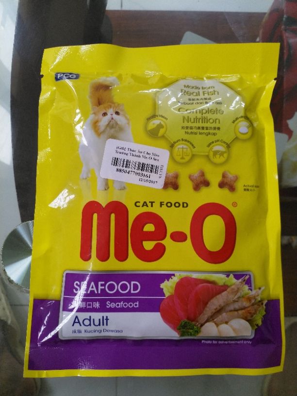 Nói chung là ổn, giao hàng đóng gói cẩn thận,gói tặng kèm là meo nhà mình cào cắn đòi ăn. Giá trên Tiki vẫn hơi mắc so với mua lẻ ở Trường Chinh,nhưng hàng chính hãng, trên bao bì gói to ghi rõ tặng kèm gói nhỏ và lâu lâu đổi loại khác nhau cho mèo nhà mình đổi vị. Đặt giao tận nhà miễn phí ship (do mình mua cùng nhiều đồ khác). Để rẻ và tiết kiệm có thể nên tìm mua các gói loại to hơn 13kg thì sẽ rẻ hơn.