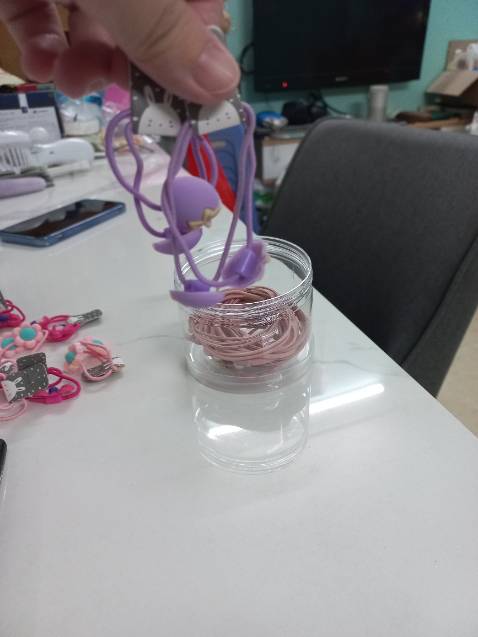 Hộp bị móp, khá cũ, có 1 cặp bị giãn dây.