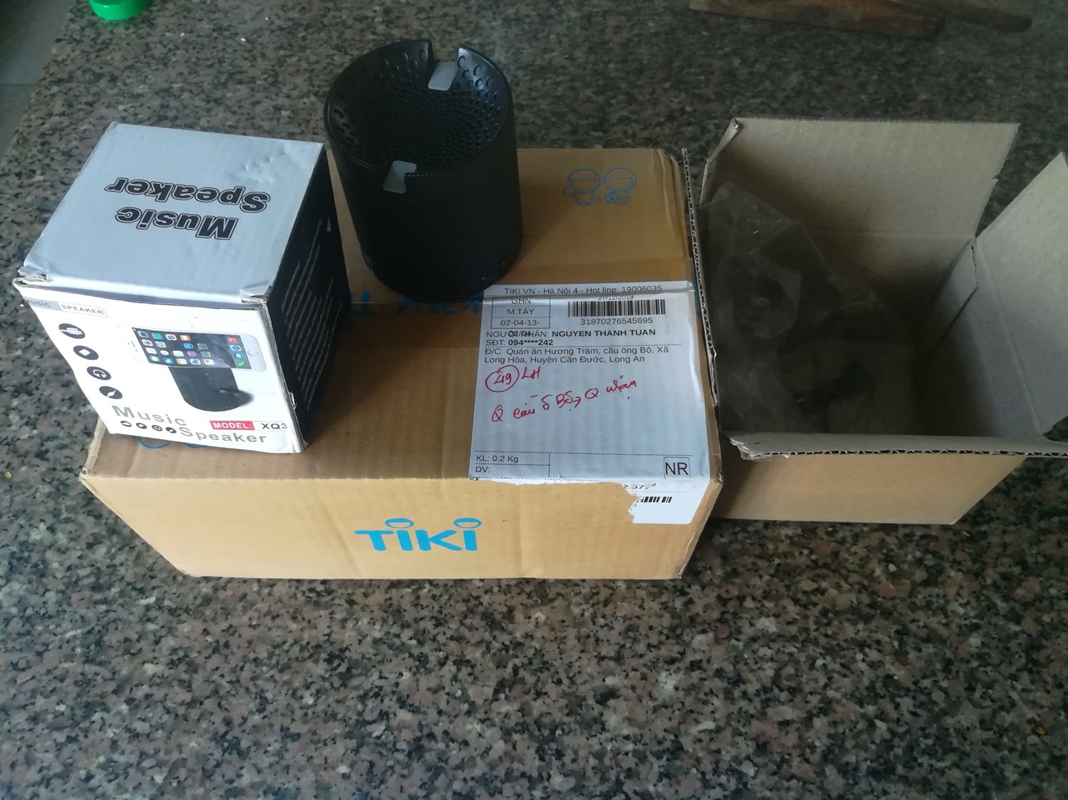 Mình đặt sản phẩm này thì lại giao cho mình 1 cái loa là sao vậy? Quá thất