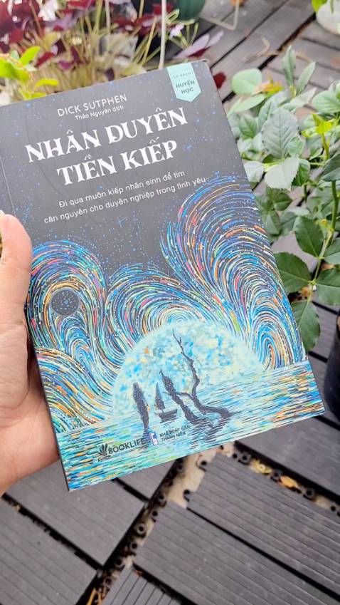 [Nhân duyên tiền kiếp]
Cuốn sách viết về một số trường hợp trải nghiệm tìm lại tiền kiếp của một số cặp đôi. Hóa ra ngoại tình của kiếp này có lý do từ kiếp trước, nỗi sợ của một người ở kiếp này là hệ quả của một sự việc ở kiếp trước. Nếu còn duyên nợ ắt phải gặp lại nhau để trả nợ hoặc để tiếp tục nhân duyên còn dang dở. Nếu đã trả hết nợ thì sẽ có cơ hội kết thúc nhân duyên với người này để bước vào một mối duyên mới. 
Cách dẫn dắt và lý giải nhân duyên tiền kiếp khá hợp lý và lôi cuốn người đọc. Một cuốn sách giúp thức tỉnh và chữa lành.
#nhanduyentienkiep