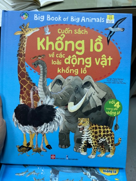 Nên mua ạ. Sách đẹp mà bé thích cực