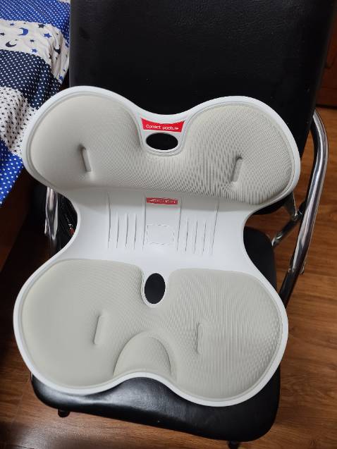 Đúng như mô tả, hàng chuẩn HQ, ngồi êm và thoải mai, cảm giác đau lưng ko còn nữa.