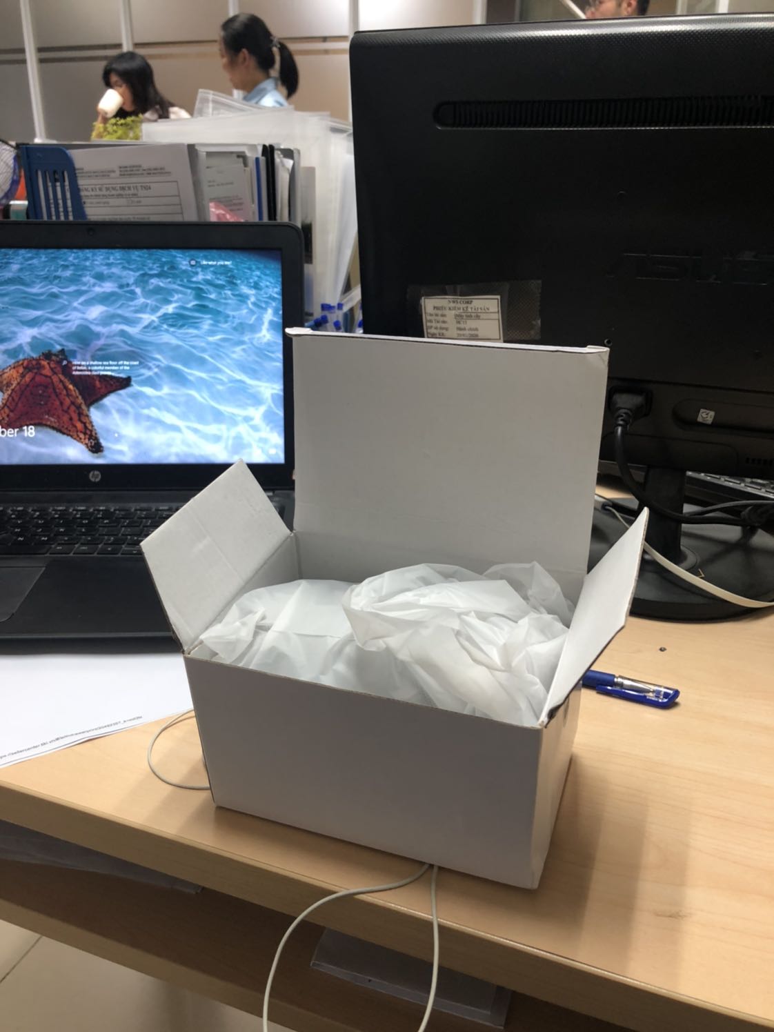 Giao hàng nhanh ***, loa nghe nhạc sàn chất phết. Có cả khe cắm thẻ nhớ. Không thể không đánh giá 5* cho sp này