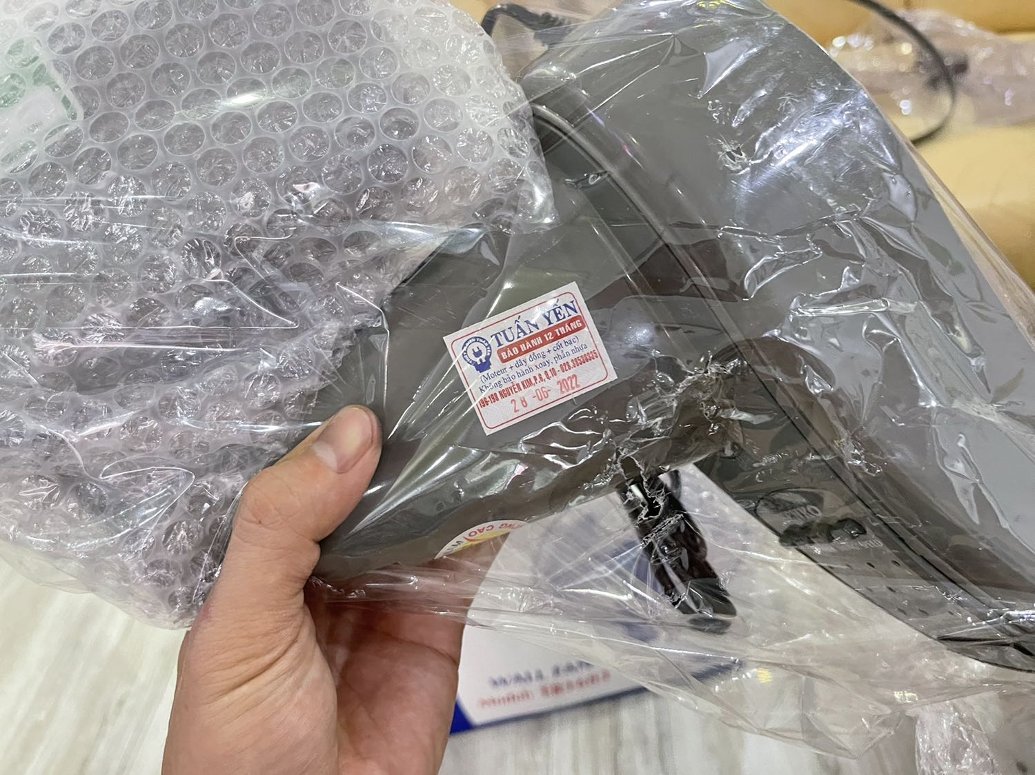 Hàng mới 100%. Máy êm. Dễ điều khiển. Giao đúng màu yêu cầu dù lúc mua thì báo là giao màu ngẫu nhiên. Hàng mới 100%. Máy êm. Dễ điều khiển. Giao đúng màu yêu cầu dù lúc mua thì báo là giao màu ngẫu nhiên.