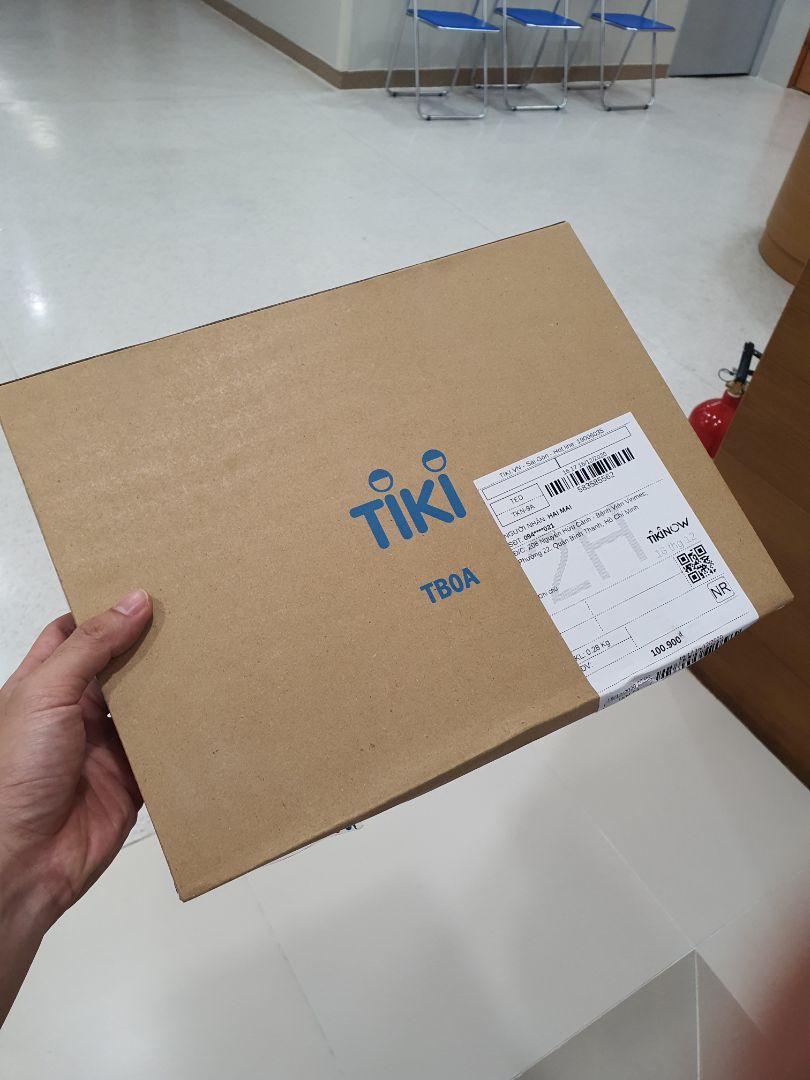 sản phẩm không đính kèm quà tặng sách nói như đơn hàng.
hộp chỉ duy nhất cuốn sách