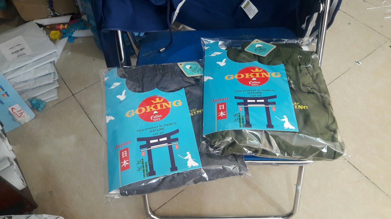 Quần suông, ống đứng mặc thoải mái, vải thun co giãn dễ hoạt động,  đường chỉ may được nhưng cần cải thiện thêm, với giá này thì cũng được không đắt quá khi được mã giảm giá của shop tặng