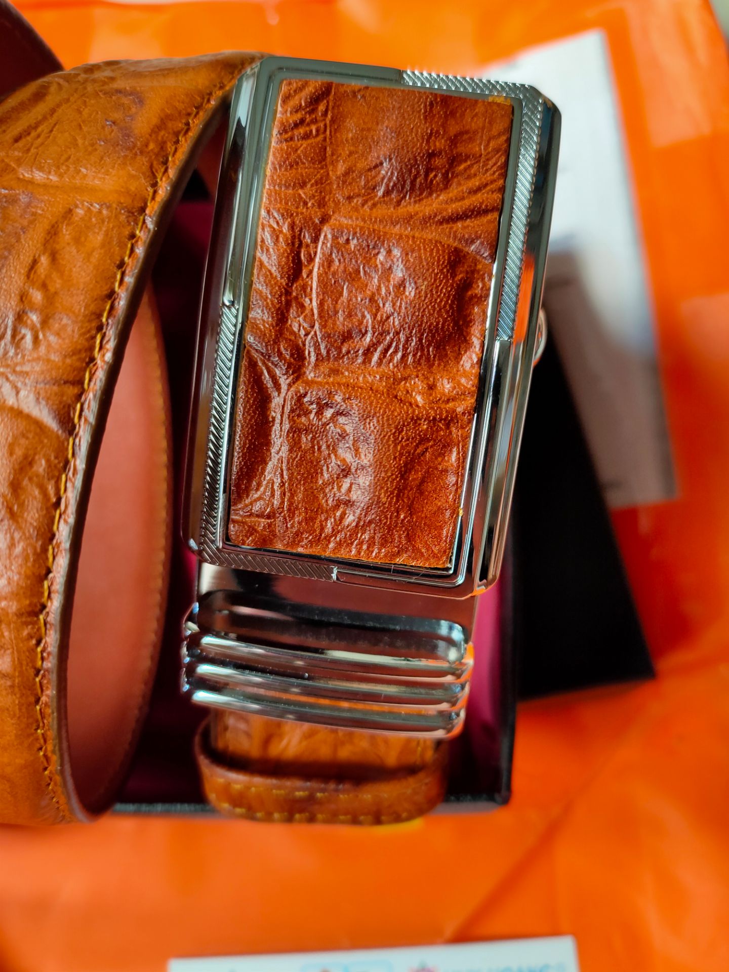 Thắt lưng mềm mại... da thật nên rất tốt... Huy Hoàng là thương hiệu uy tín lâu năm và là Hàng Việt Nam chất lượng cao nên yên tâm