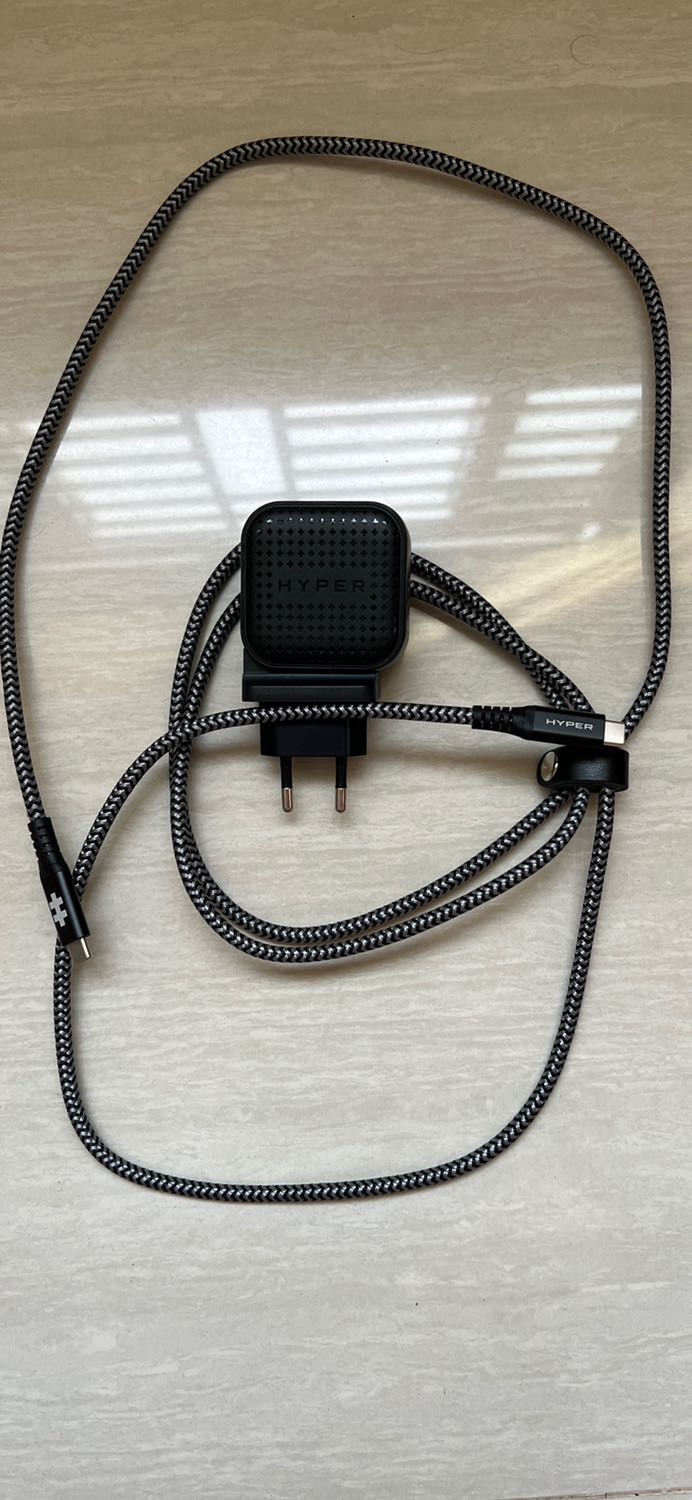 Dây sạc chắc chắn, cứng cáp. Đúng là hàng Hyper, chuẩn, đẹp. Độ dài khá là dư giả để sử dụng cho laptop và điện thoại. Mình có sử dụng với các thiết bị khác nhau đều hoạt động tốt.