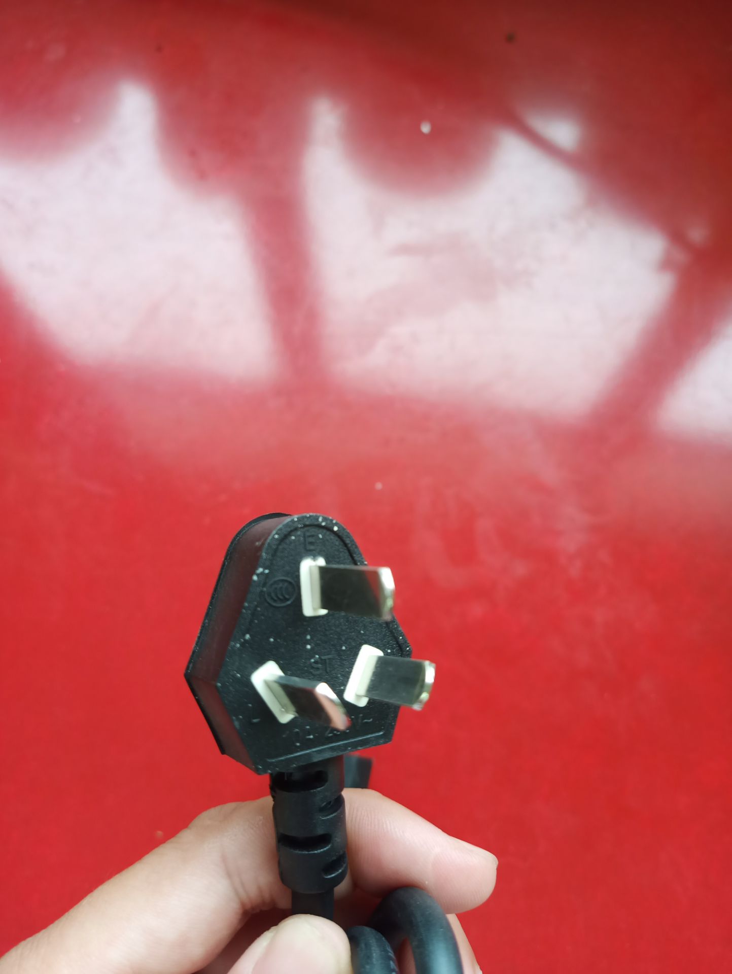 Cái chuôi cắm không biết cắm sao luôn, đồng thời kích thước quá nhỏ. Shop không công bố kích thước làm cho người khác ngộ nhận.