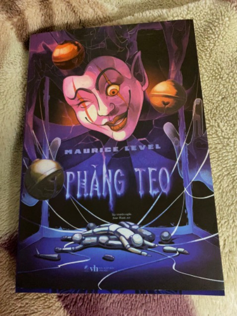 Đã nhận hàng, đóng gói cẩn thận, sách đẹp lạ, nd nghe đồn hay nhưng phải đọc mới biết được.
Khoe nhẹ với bà kon là trúng quân rô, hên quá!