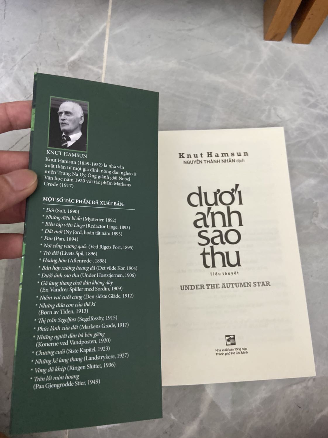 Một tiểu thuyết xuất sắc của nhà văn  knut hamsun. Vẫn là chất văn ấy đã giúp ông đoạt giải nobel văn học. Một tác phẩm đáng đọc