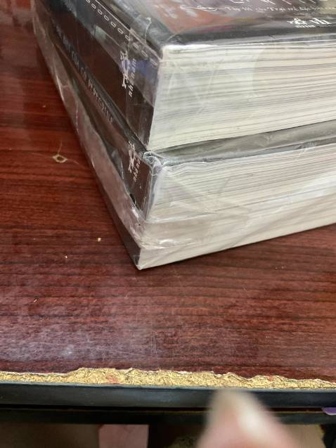 Sản phẩm giao rất nhiều bụi, và còn bị móp:(