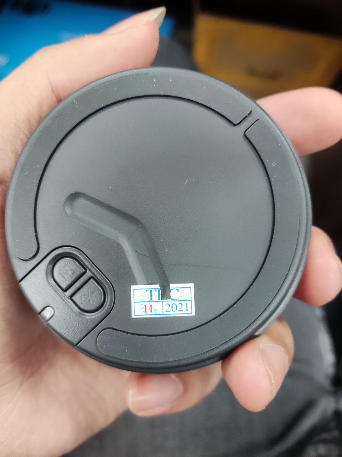 Loa tốt, giao hàng nhanh, shop trả lời tin nhắn nhanh, tiếc chút là mới bóc giấy bóng ra bị sứt tem bảo hành