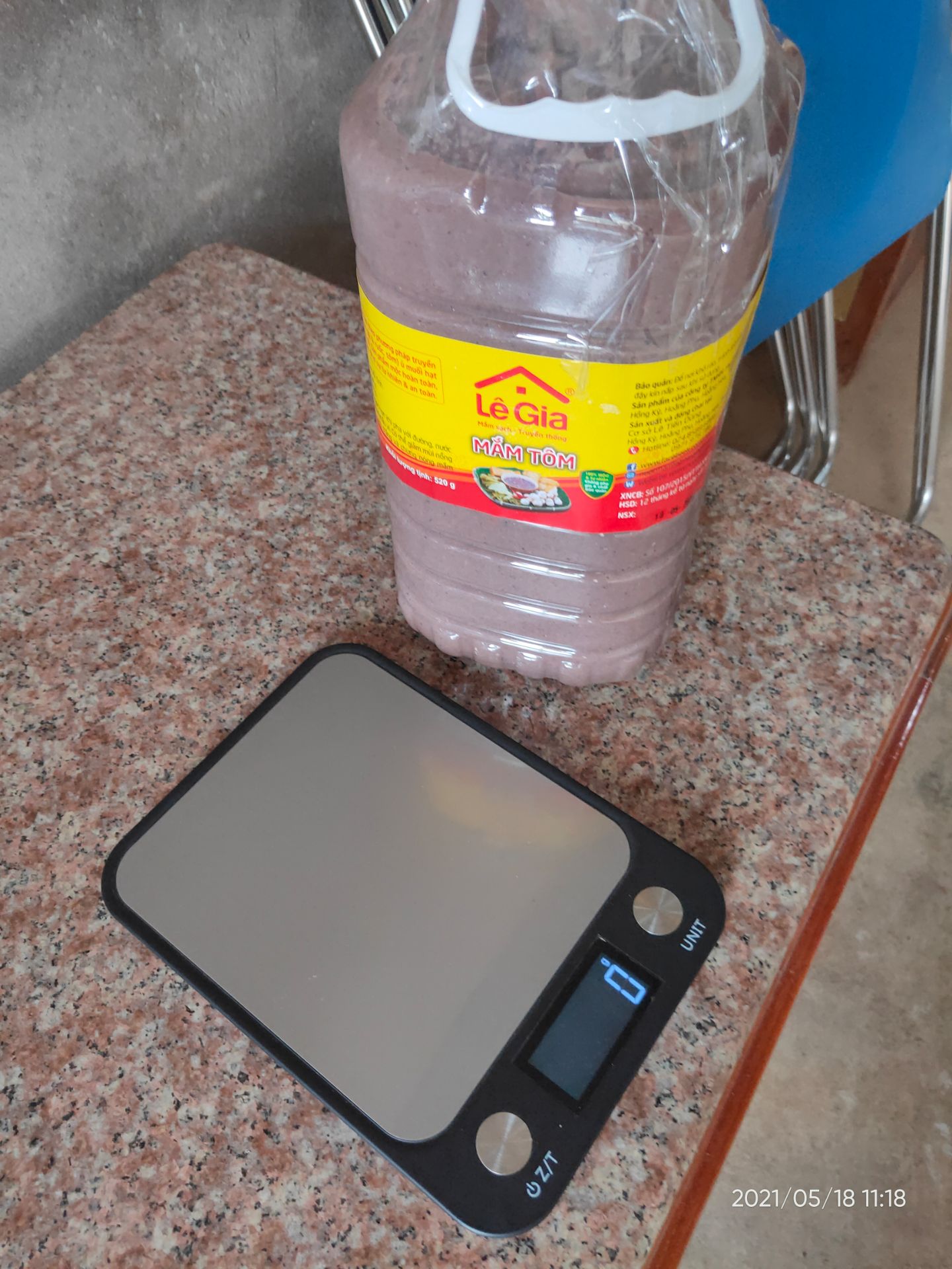 việc shop bán giá sản phẩm giá bao nhiêu khách hàng đồng ý thì mua, không thì thôi, nhưng cân đo *** thì là điều tối kỵ trong KD, 
sản phẩm niêm yết 5kg, nhưng đặt lên cân chỉ là 4641gam cả vỏ bì.
thất vọng cho 1 thương hiệu ?