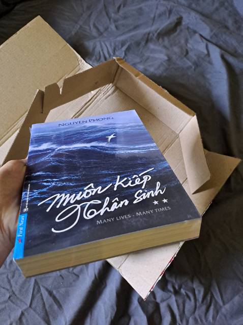 Fahasa bọc hàng rất đẹp mắt, kĩ lưỡng. Làm người mua có động lực đọc liền hehe. Tại đọc MKNS 1 rồi nên mới quyết định mua phần 2( vì rất hay, cuốn, và bổ ích) Mn muốn rõ hơn thì có thể search review MKNS 2 để rõ hơn là hay ntn. Xin cảm ơn ạ.