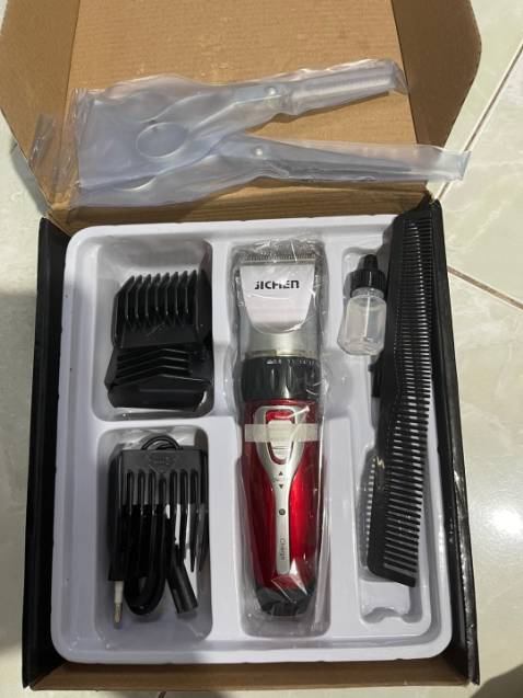 Lần đầu mua hàng trên mạng mà thấy ưng vậy, cắt đến đâu sạch sẽ đến đấy luôn, hi vọng dùng được lâu chứ đợt dịch này không biết bao giờ mới đi cắt tóc ngoài tiệm được