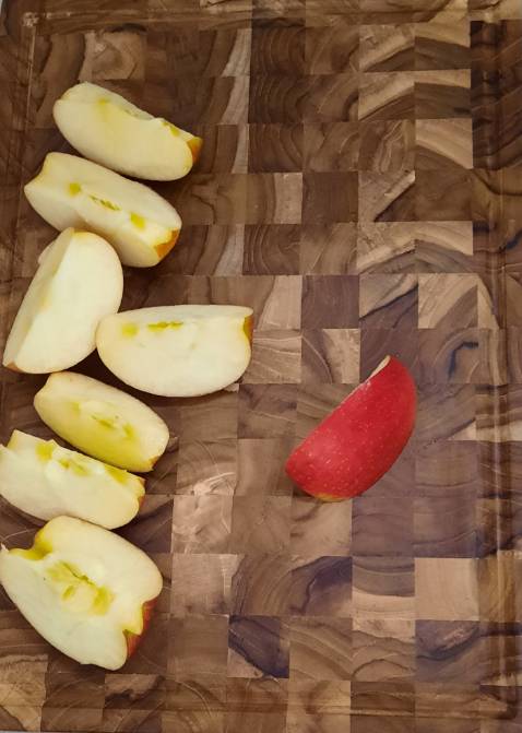 Thớt đẹp, chắc chắn, không quá nặng nhưng khá đầm, ko bị trơn lúc cắt thực phẩm
Thớt vừa có thể làm khay đựng thức ăn rất đep, rất ưng ý, nên mua nhé mọi người
Lần đầu nhận hàng thớt bị lỗi và shop có đổi lại cái mới cho mình, rất cảm ơn shop và điểm 10 cho shop rất thân thiện, hỗ trợ h nhiệt tình