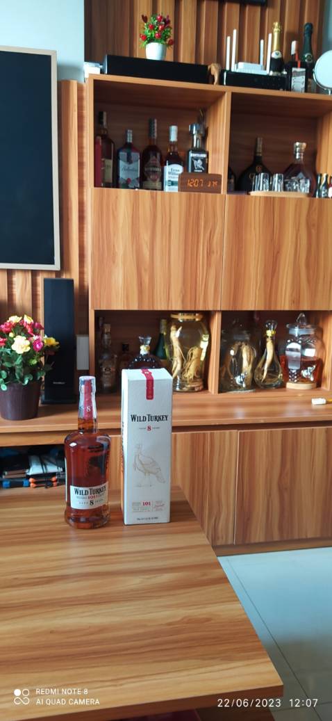 Rượu còn nguyên seal, chai và hộp đẹp. Nhà bán hàng gửi hàng nhanh,chuyên nghiệp, uy tín. TIKI đóng gói bao bì rất kỹ và an toàn, giao hàng nhanh.