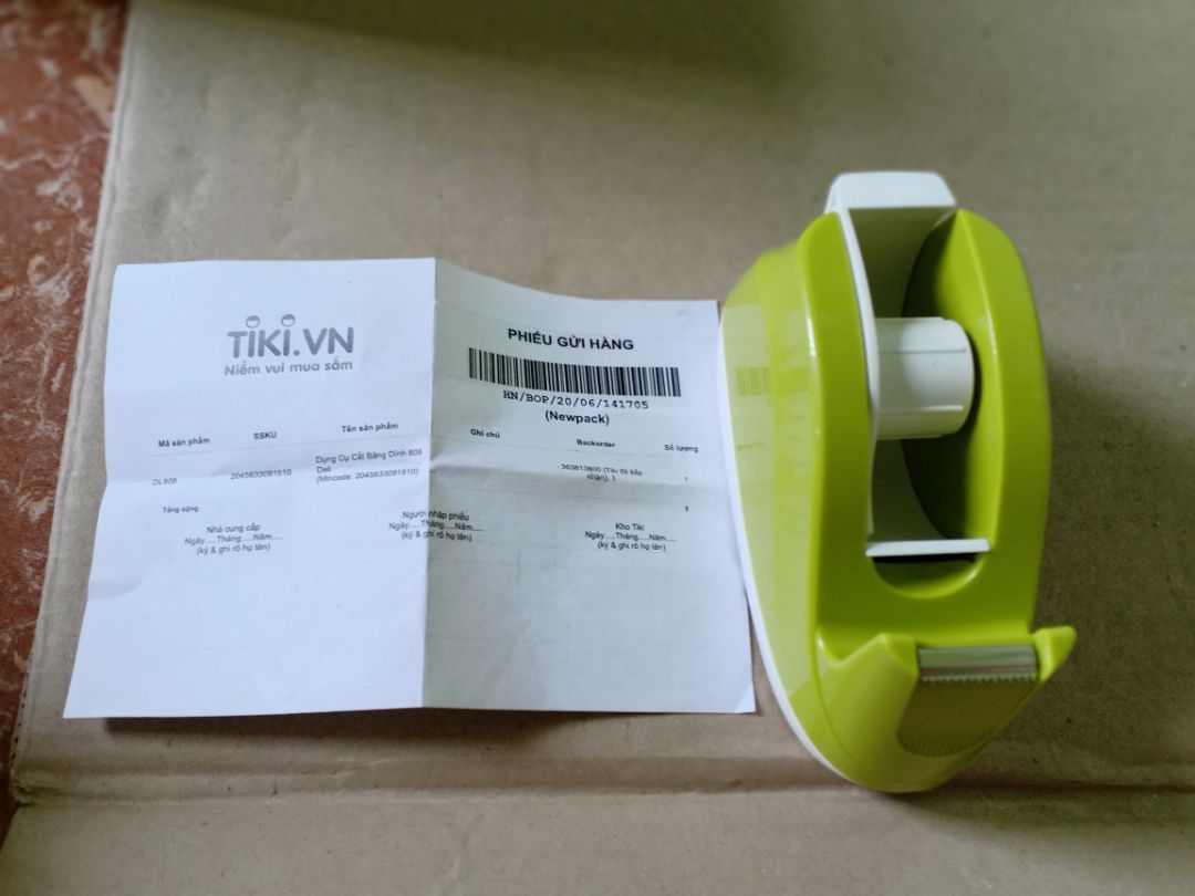 Cảm ơn Tiki giao hàng nhanh, shipper rất nhiệt tình, gói hàng cẩn thận. Mình nhận được màu xanh lá rất đẹp và chắc chắn ??. Luôn luôn hài lòng về Tiki!