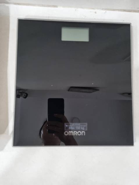 Cân đẹp, gọn, nhạy. Cân 3 lần số ra y chang ko chênh lệch. 
Giao nhanh. Tuyệt vời luôn