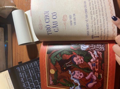 Gói hàng kĩ giao nhanh trong 1 ngày luôn 
Về bìa sách rất ư là đẹp
Tranh vẽ rất dân gian nét xưa rất cuốn 
Giấy bìa màu xịn
Nội dung sách rất chi tiết hay có đủ loại ma dân gian