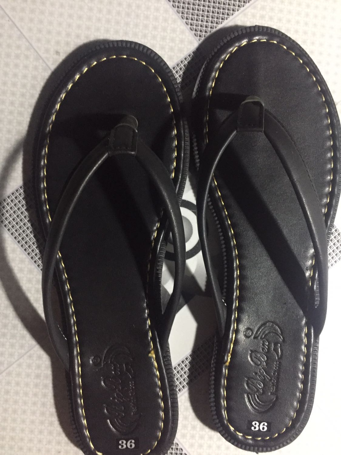 Chất lượng lắm nha,đi êm chân lắm! Ship cực kỳ nhanh nữa! Mình chọn size 36 vừa sít sao chân! Tính đặt thêm đôi 37 nữa ai dè hết size! Shop ơi, có đủ size update để mình order thêm nhé! Ủng hộ dài dài 🥰🥰🥰! Cảm ơn shop