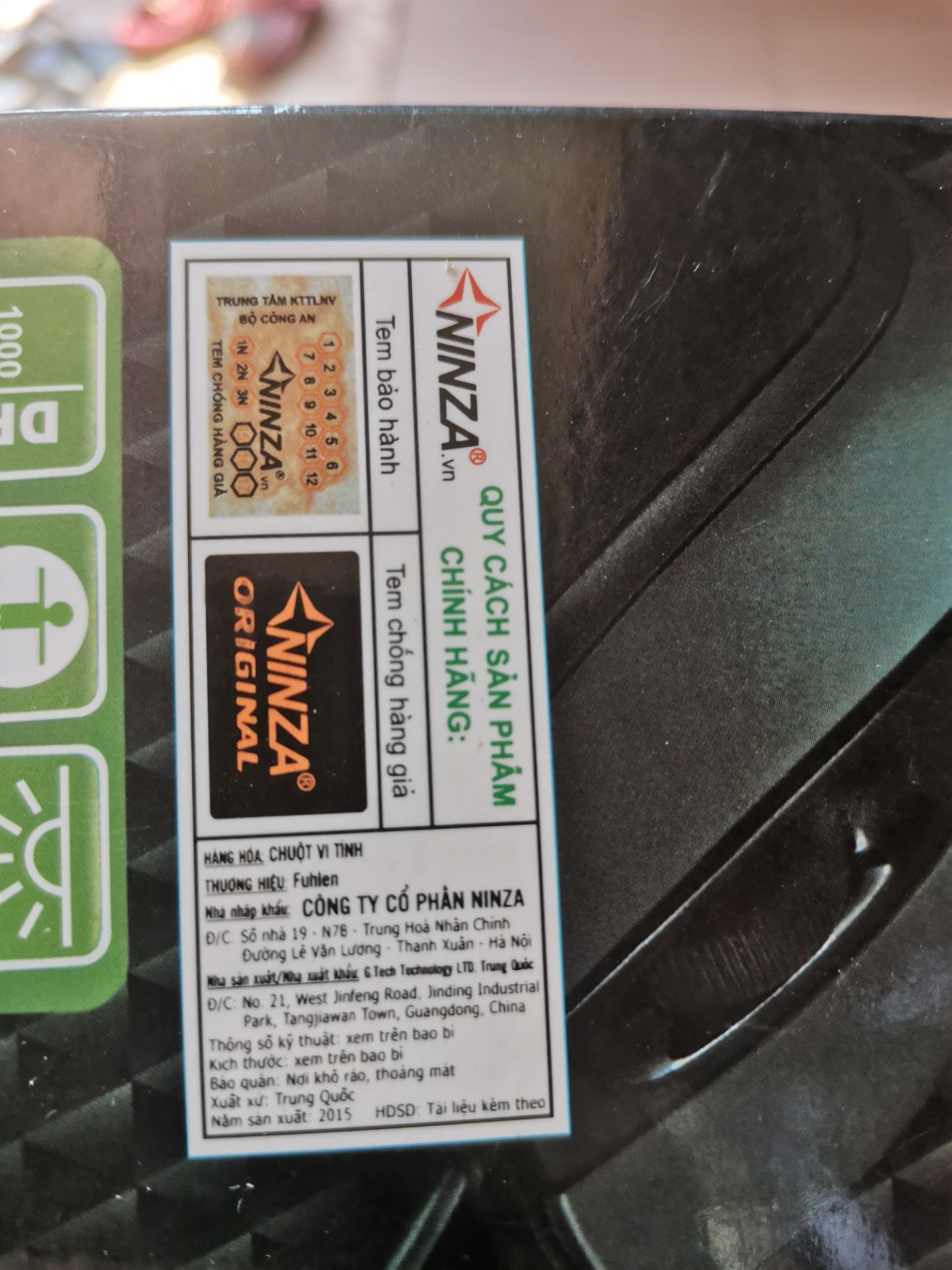 Sp chuột ko phải chính hãng, hộp có tem thì bị bóc, hộp, có hộp ko có tem niêm phong. Nhà bán hàng cho tiki thì dán chồng lên của *** thì đủ thấy ko chuyên nghiệp tí nào rồi