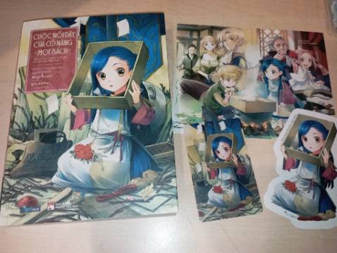 Bìa đẹp, chữ in rõ không mờ không nhòe. Quà tặng kèm nhiều (postcard, bookmark, card bo góc), chất lượng. Giao nhanh, sớm hơn sự kiến 1 ngày, có hẹn giờ giao rõ ràng. Đã sở hữu 2 cuốn và cảm thấy rất hài lòng 🤩✨