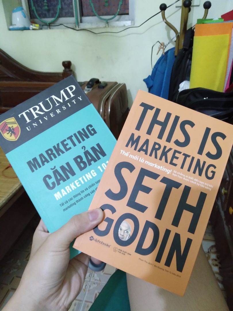 Cho 5 sao về dịch vụ giao hàng. hôm nay đặt mà hôm sau đã có luôn, sách mới.
1 sao về nội dung. sách viết dài dòng, lan man, ko đi đúng trọng tâm, riêng đọc lời nói đầu đã ko muốn đọc nữa rồi, nếu muốn hiểu marketing là gì các bạn nên mua cuốn Thấu hiểu tiếp thị từ A đến Z có lẽ sẽ là lựa chọn thông minh hơn nhiều