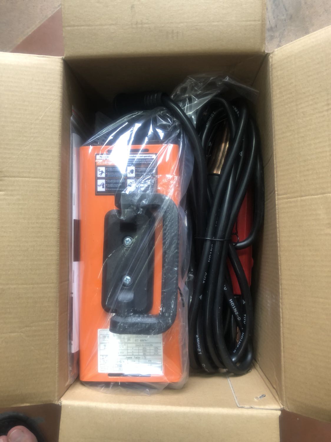 Máy hàn ngấu, không bị dính, chạy êm. Giao hàng nhanh và cẩn thận. Nhân viên nhiệt tình