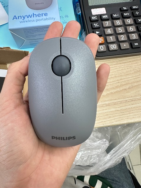 Chuột xinh hơn mong đợi 😍 Cầm nhẹ tay, màu sang, setup góc làm việc nhìn gọn hẳn luôn, sài cực kì êm tay