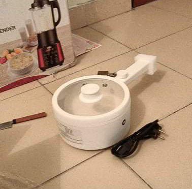 Giao trễ 2 ngày có gửi *** thông báo thì thông cảm thôi. Cơ mà giao nồi thiếu xửng hấp là sao??