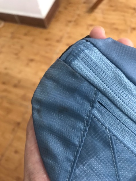 Túi xài tốt. Chỉ có vấn đề là bị bẩn 2 góc.