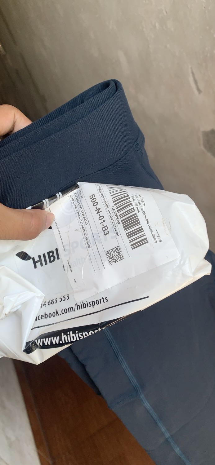 Mua màu đen lại giao màu xanh, nhưng shop nhiệt tình đổi trả sản phẩm đúng ý khách