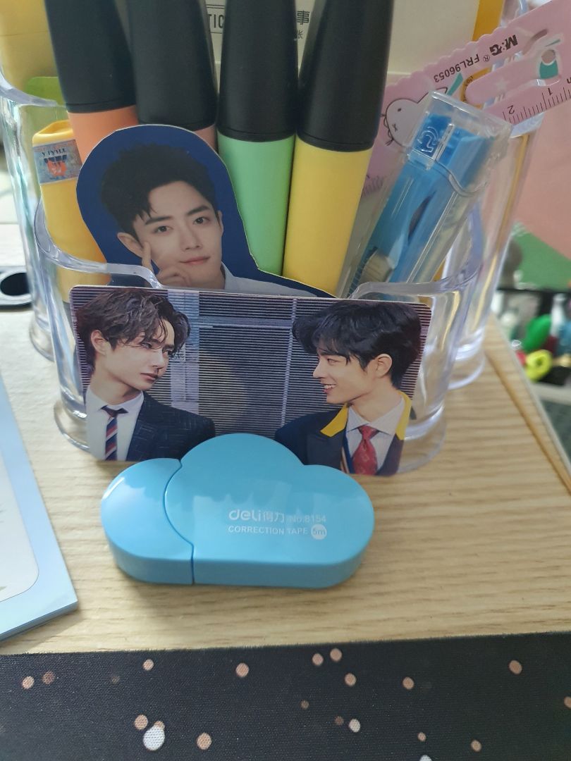 Hộp đựng bút đẹp, chắc chắn.