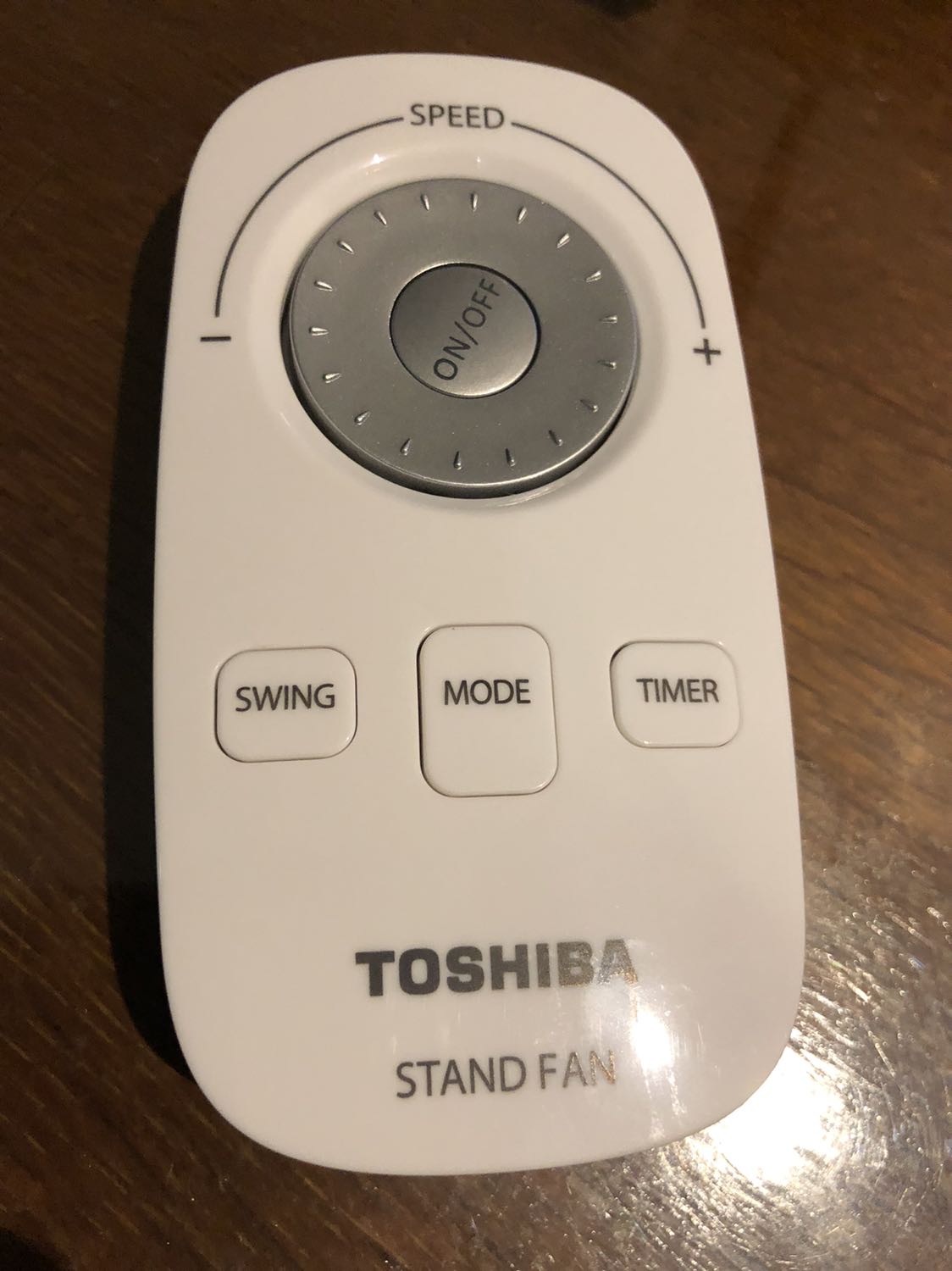 Sản phẩm hàng hiệu uy tín nên không cần khen chê ! Cái hài lòng mong đợi là quạt rất êm và gió nhẹ nhàng ở các tốc độ nhỏ. Màu trắng thiết kế thanh lịch. Remote thiết kế mới lạ dễ thương.
Chất lượng giao hàng rất chuẩn 
Xin cám ơn